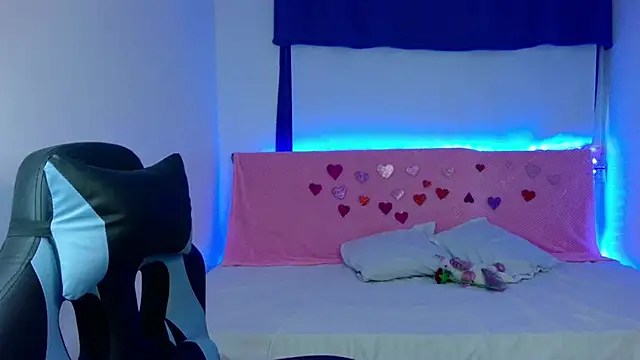 Lia 14  online show from 02/23/25, 11:33