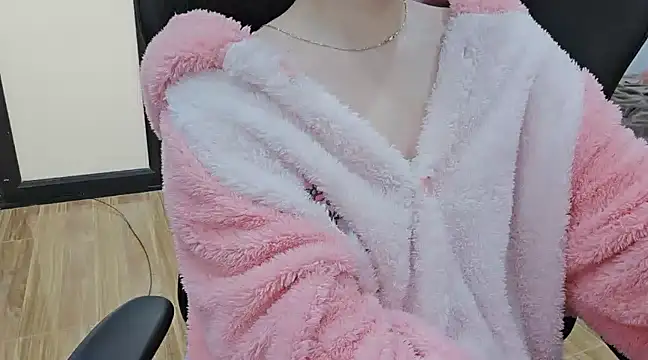 Snapshot of Kemmy_babe20 chatting on 01/14/25, 06:02 Kemmy babe20 online show from 01/14/25, 06:02