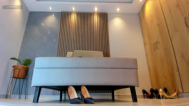 Katherinlevinee1 online show from 03/18/25, 10:48