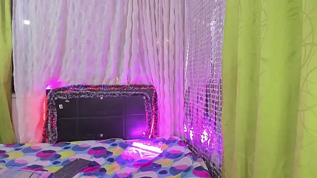 Snapshot of Megan_Miles02 chatting on 01/05/25, 06:35 Megan Miles02 online show from 01/05/25, 06:35