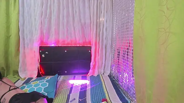 Snapshot of Megan_Miles02 chatting on 02/24/25, 01:02 Megan Miles02 online show from 02/24/25, 01:02