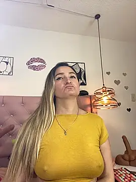 Snapshot of antonella87 chatting on 10/24/25, 09:33 antonella87 online show from 10/24/25, 09:33