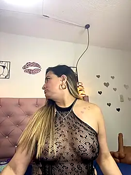 Snapshot of antonella87 chatting on 10/28/25, 09:50 antonella87 online show from 10/28/25, 09:50