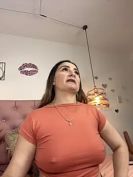 Snapshot of antonella87 chatting on 11/10/25, 09:36 antonella87 online show from 11/10/25, 09:36