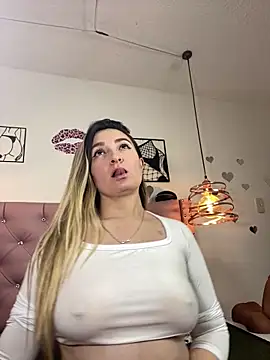 Snapshot of antonella87 chatting on 11/18/25, 10:14 antonella87 online show from 11/18/25, 10:14