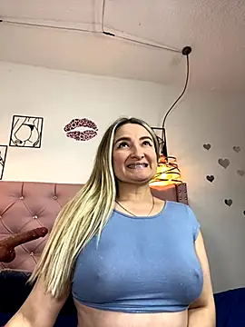 Snapshot of antonella87 chatting on 11/22/25, 10:42 antonella87 online show from 11/22/25, 10:42