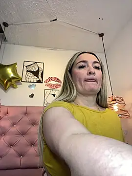 Snapshot of antonella87 chatting on 11/28/25, 08:55 antonella87 online show from 11/28/25, 08:55