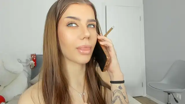 Snapshot of dolly_ll chatting on 03/01/25, 04:44 dolly ll online show from 03/01/25, 04:44