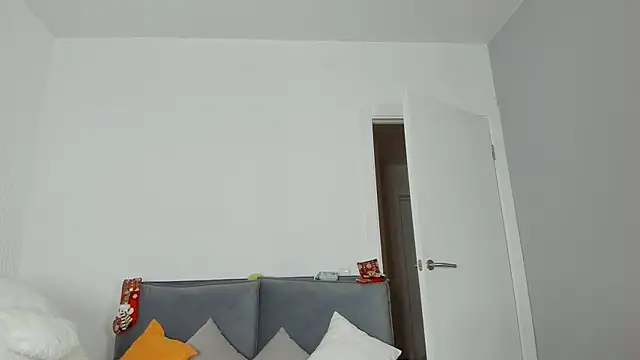 Snapshot of dolly_ll chatting on 03/13/25, 04:34 dolly ll online show from 03/13/25, 04:34