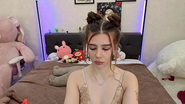 Snapshot of dolly_ll chatting on 10/04/25, 01:20 dolly ll online show from 10/04/25, 01:20