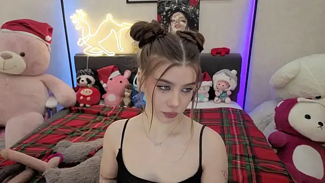 Snapshot of dolly_ll chatting on 12/18/25, 01:28 dolly ll online show from 12/18/25, 01:28