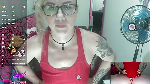 Snapshot of ViickySexy chatting on 09/25/25, 07:50 ViickySexy online show from 09/25/25, 07:50