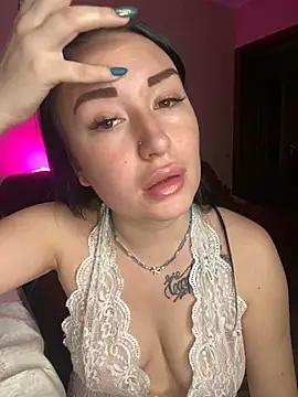 Snapshot of Roxana_Bell chatting on 01/28/25, 11:38 Roxana Bell online show from 01/28/25, 11:38