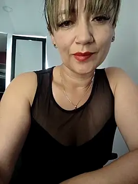 Snapshot of tata_laima__ chatting on 11/18/25, 02:10 tata laima online show from 11/18/25, 02:10