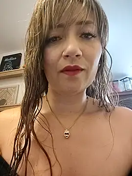 Snapshot of tata_laima__ chatting on 11/24/25, 01:55 tata laima online show from 11/24/25, 01:55