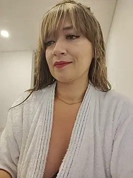 Snapshot of tata_laima__ chatting on 11/27/25, 02:19 tata laima online show from 11/27/25, 02:19