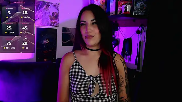 Snapshot of BLACKTSUKI7_ chatting on 11/18/25, 09:08 BLACKTSUKI7 online show from 11/18/25, 09:08