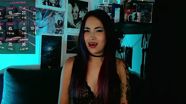 Snapshot of BLACKTSUKI7_ chatting on 11/29/25, 10:24 BLACKTSUKI7 online show from 11/29/25, 10:24