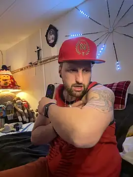 Snapshot of BobbyQ29 chatting on 12/17/25, 02:06 BobbyQ29 online show from 12/17/25, 02:06