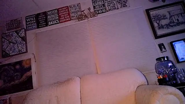 Snapshot of BobbyQ29 chatting on 06/11/26, 05:27 BobbyQ29 online show from 06/11/26, 05:27