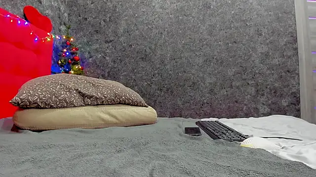 Snapshot of LayaFlow chatting on 12/16/24, 01:43 LayaFlow online show from 12/16/24, 01:43