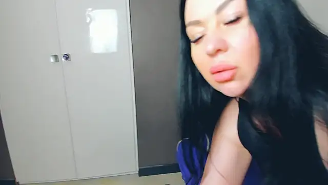 Snapshot of LayaFlow chatting on 02/17/26, 12:12 LayaFlow online show from 02/17/26, 12:12