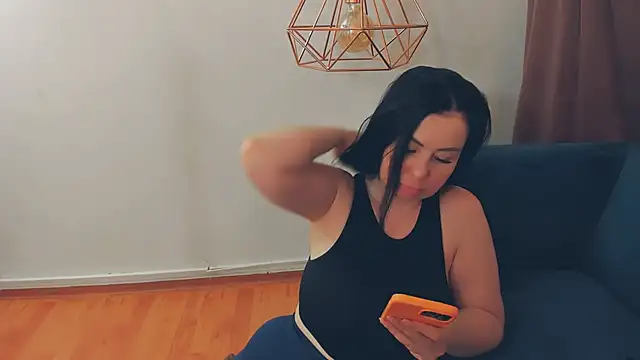 LayaFlow online show from 04/06/26, 11:44