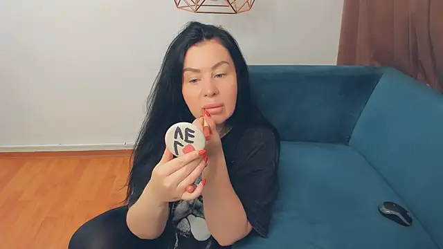 LayaFlow online show from 07/04/26, 07:03