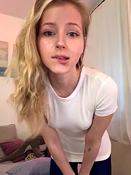 LunaRase online show from 12/04/25, 10:57