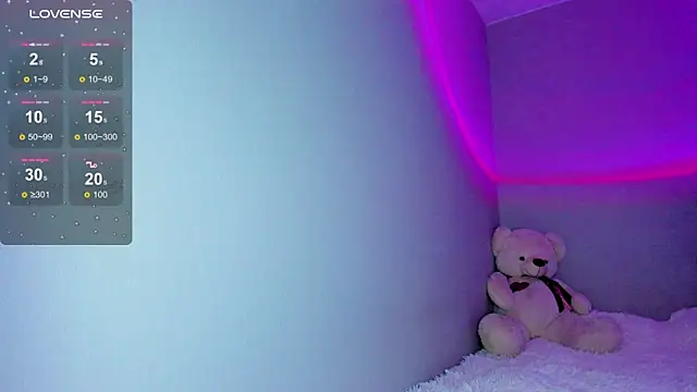 Snapshot of misspollywow chatting on 12/21/25, 06:04 misspollywow online show from 12/21/25, 06:04