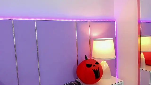 SophyRuiz  online show from 10/13/25, 11:54