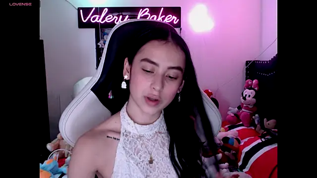 Snapshot of ValeryBaker_ chatting on 10/24/25, 02:13 ValeryBaker online show from 10/24/25, 02:13