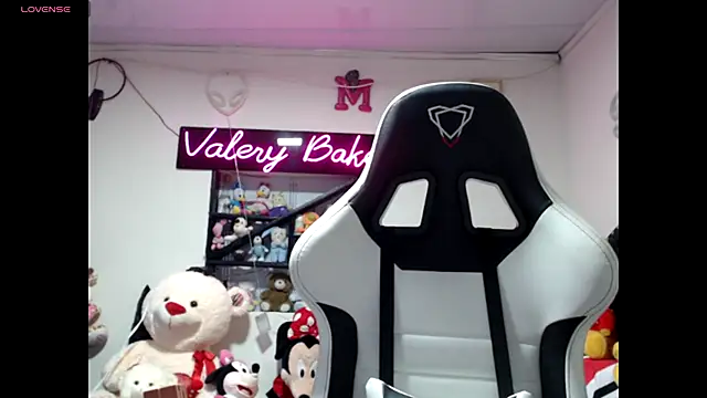 Snapshot of ValeryBaker_ chatting on 10/31/25, 11:11 ValeryBaker online show from 10/31/25, 11:11