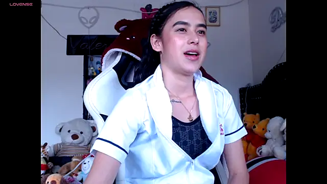 Snapshot of ValeryBaker_ chatting on 11/04/25, 06:07 ValeryBaker online show from 11/04/25, 06:07