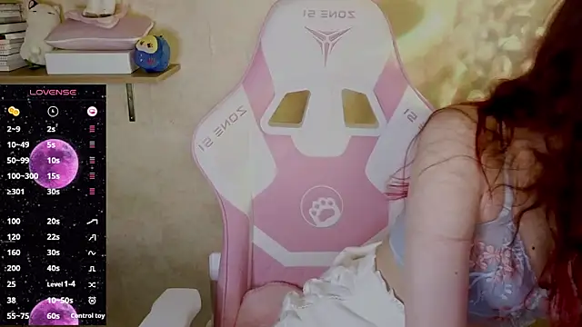 Lucy Millss online show from 01/31/25, 08:11