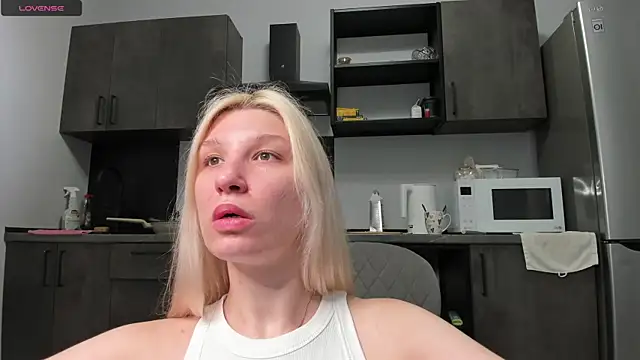 Snapshot of Linaa_Land chatting on 07/29/26, 06:39 Linaa Land online show from 07/29/26, 06:39