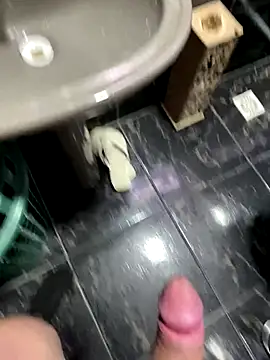 Snapshot of novin19_ chatting on 09/19/25, 03:24 novin19  online show from 09/19/25, 03:24