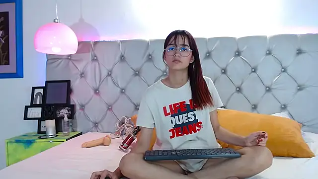 Snapshot of MelodyMansson chatting on 01/06/25, 05:27 MelodyMansson online show from 01/06/25, 05:27