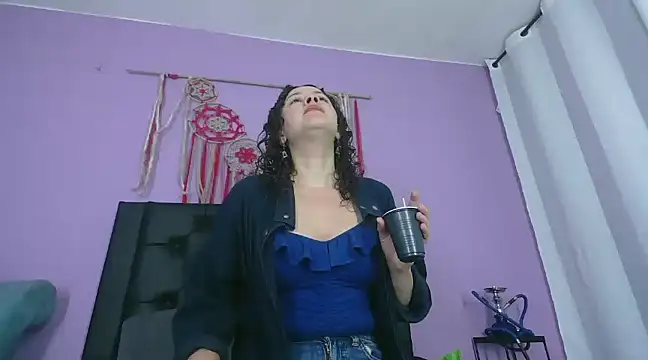 Snapshot of ArtesanaMK chatting on 01/18/25, 11:21 ArtesanaMK online show from 01/18/25, 11:21