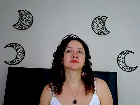 Snapshot of ArtesanaMK chatting on 09/18/25, 05:26 ArtesanaMK online show from 09/18/25, 05:26