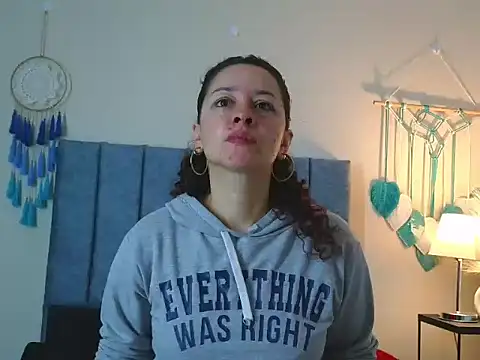 Snapshot of ArtesanaMK chatting on 10/20/25, 11:32 ArtesanaMK online show from 10/20/25, 11:32