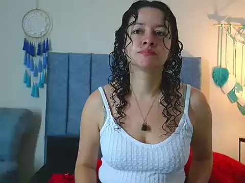 Snapshot of ArtesanaMK chatting on 10/21/25, 11:22 ArtesanaMK online show from 10/21/25, 11:22