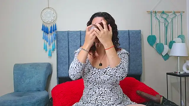 Snapshot of ArtesanaMK chatting on 11/11/25, 11:32 ArtesanaMK online show from 11/11/25, 11:32