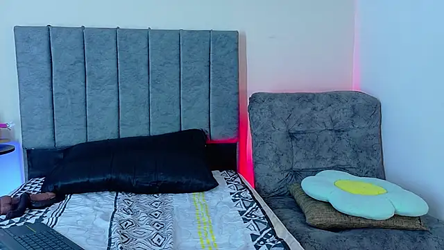 Snapshot of ArtesanaMK chatting on 11/15/25, 06:37 ArtesanaMK online show from 11/15/25, 06:37