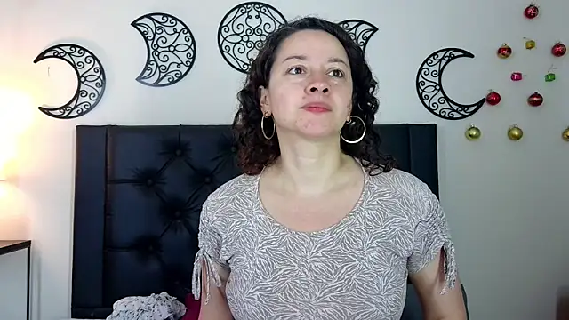 Snapshot of ArtesanaMK chatting on 11/23/25, 11:21 ArtesanaMK online show from 11/23/25, 11:21