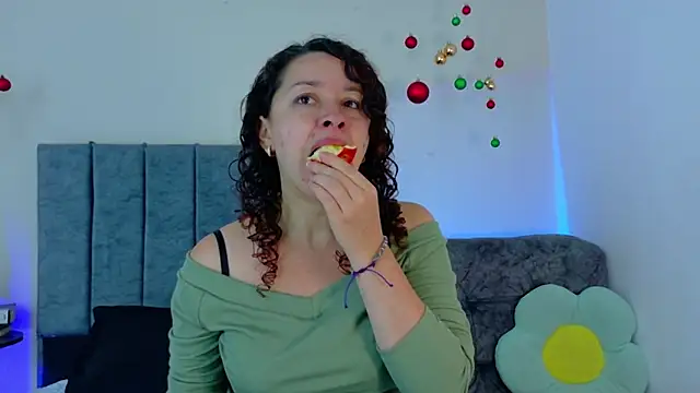 Snapshot of ArtesanaMK chatting on 11/25/25, 11:32 ArtesanaMK online show from 11/25/25, 11:32