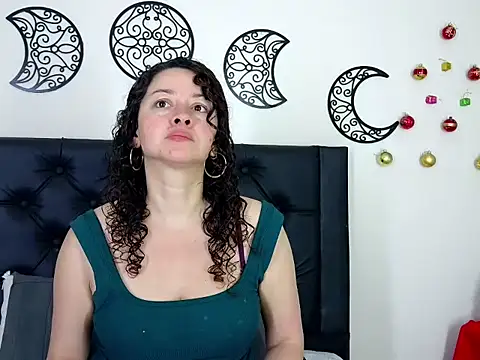 Snapshot of ArtesanaMK chatting on 11/30/25, 05:06 ArtesanaMK online show from 11/30/25, 05:06