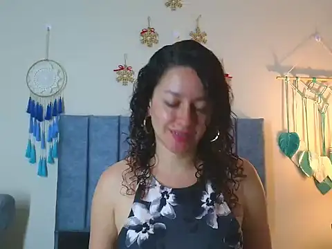 Snapshot of ArtesanaMK chatting on 12/02/25, 11:26 ArtesanaMK online show from 12/02/25, 11:26