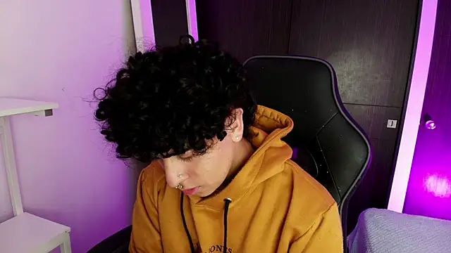 Snapshot of _nickconnor01 chatting on 02/13/25, 11:47 nickconnor01 online show from 02/13/25, 11:47