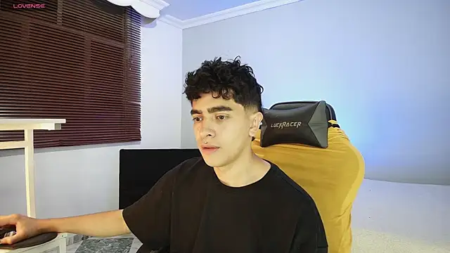 Snapshot of _nickconnor01 chatting on 10/04/25, 02:31 nickconnor01 online show from 10/04/25, 02:31